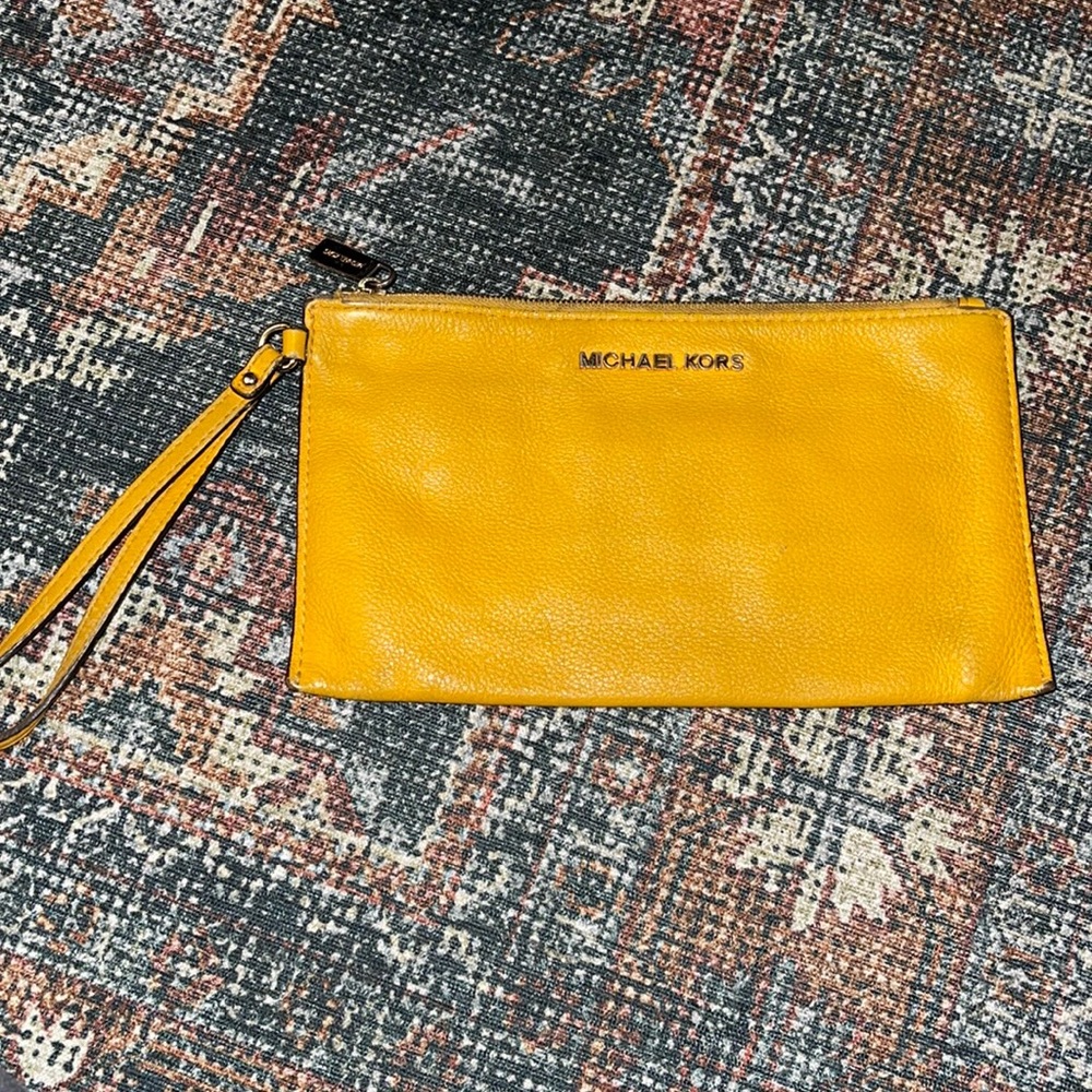 Michael kors mustard wristlet used